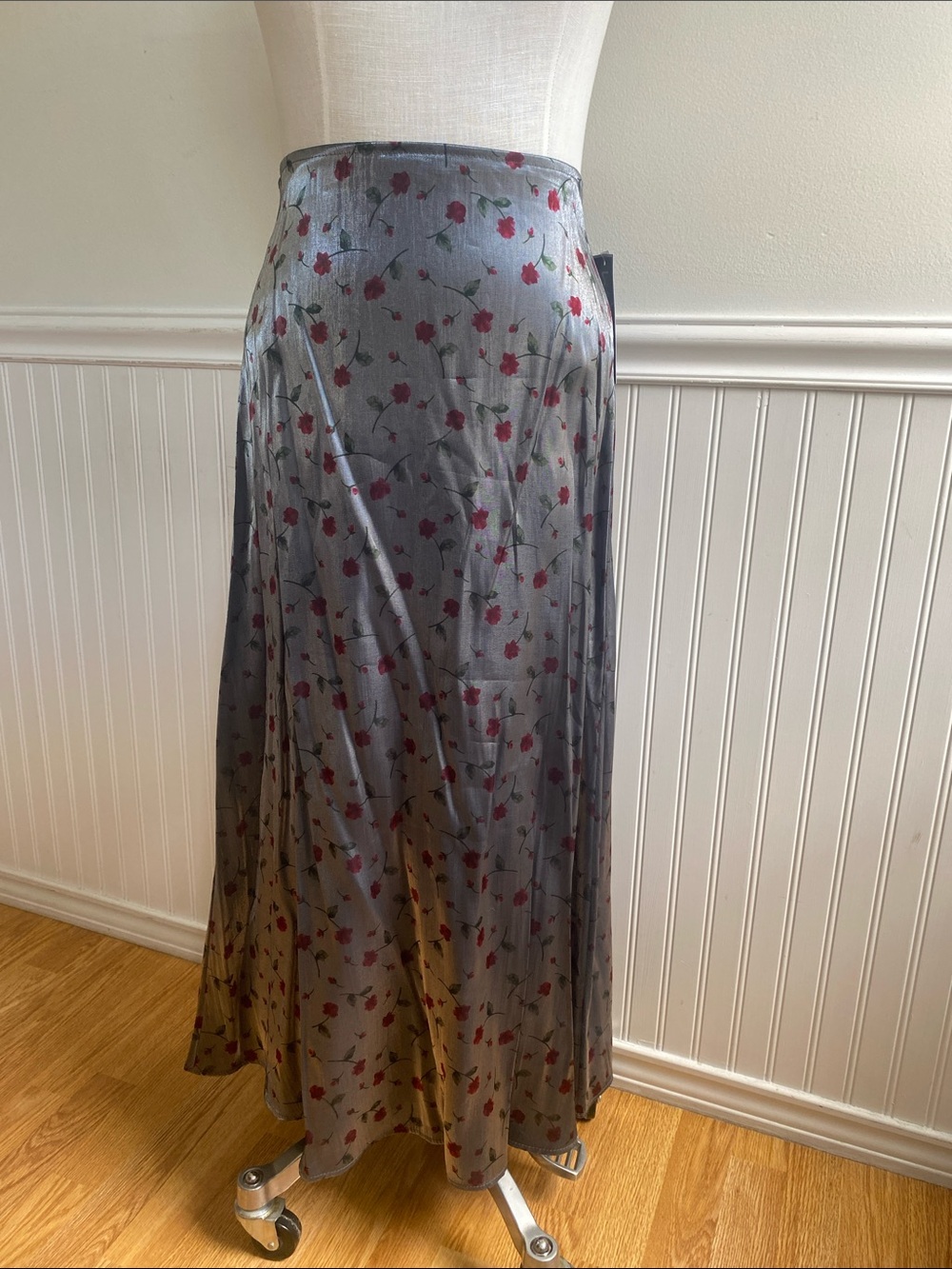 Y2K Gray Satin Maxi Skirt with Red Floral Print